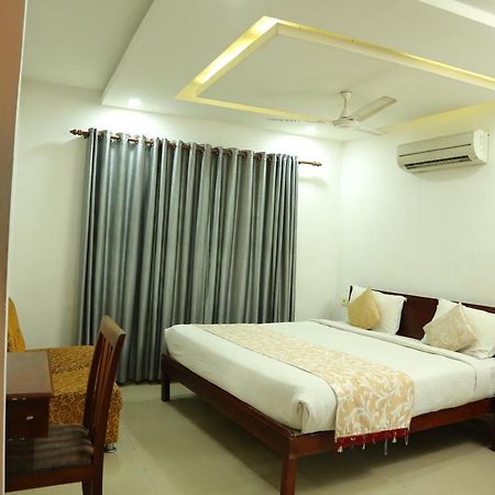 Malabar Plaza Inn Kochi Екстериор снимка