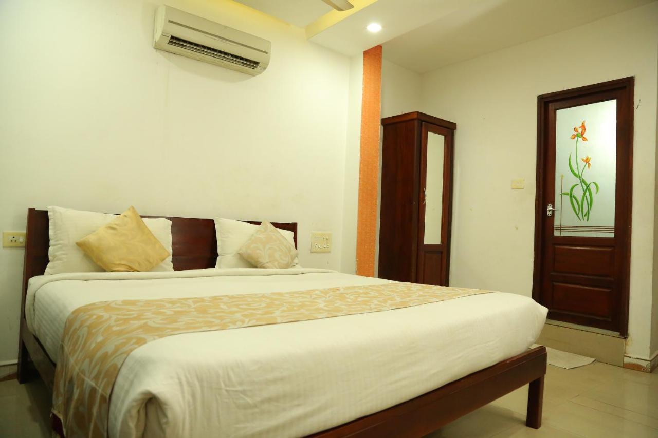 Malabar Plaza Inn Kochi Екстериор снимка