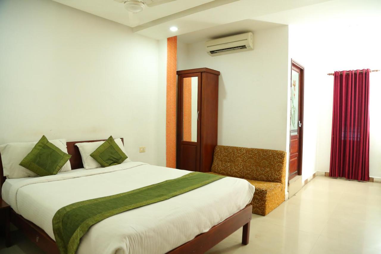 Malabar Plaza Inn Kochi Екстериор снимка