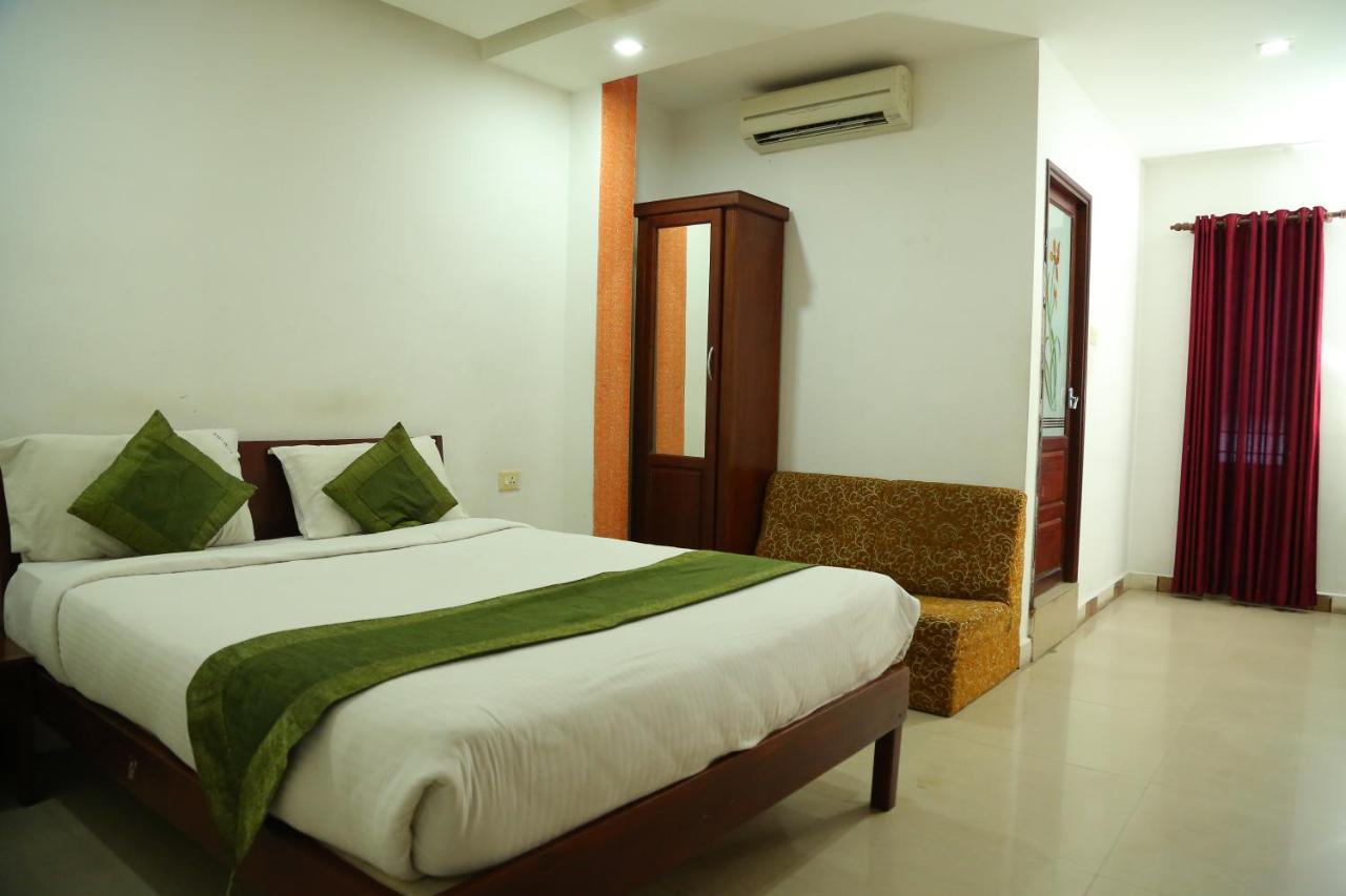 Malabar Plaza Inn Kochi Екстериор снимка