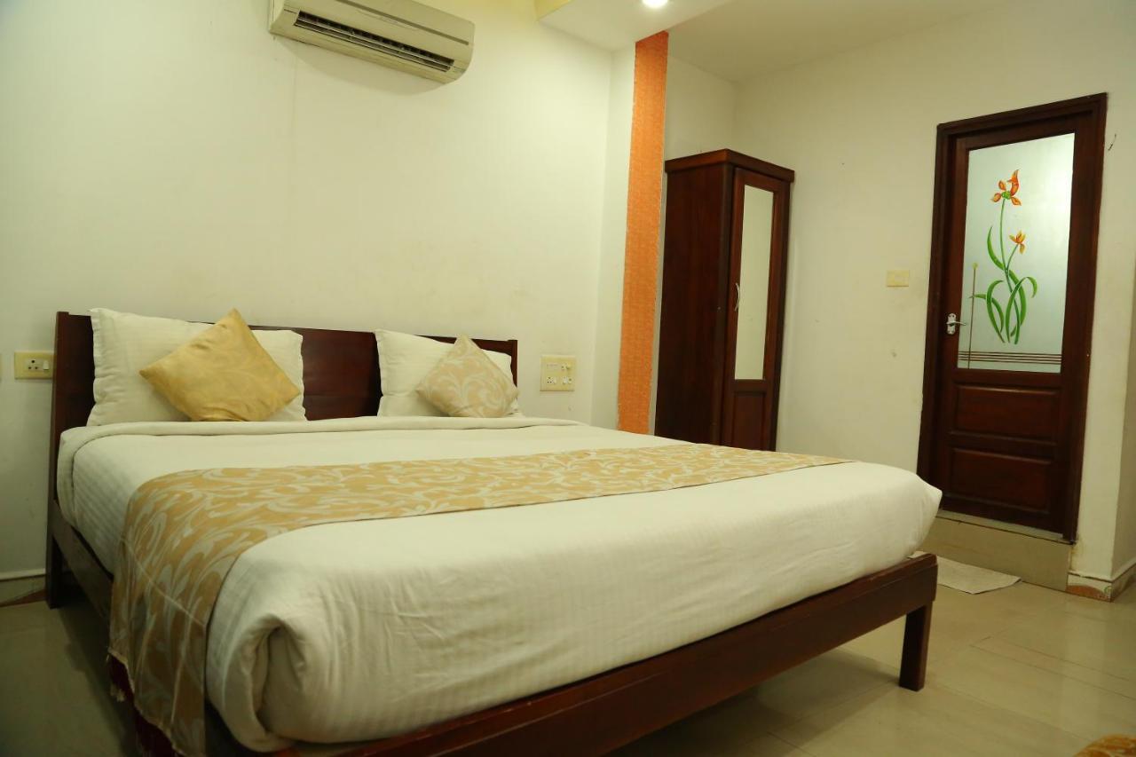 Malabar Plaza Inn Kochi Екстериор снимка