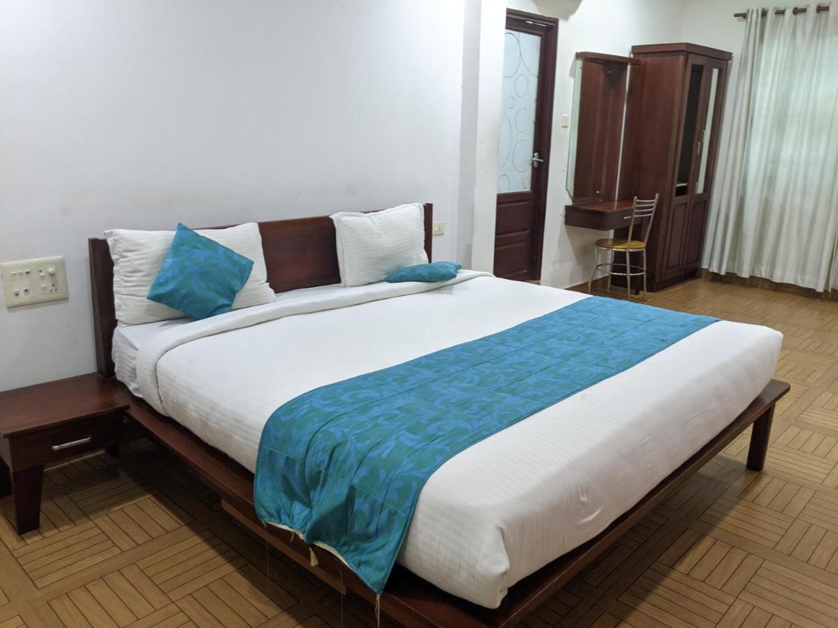 Malabar Plaza Inn Kochi Екстериор снимка