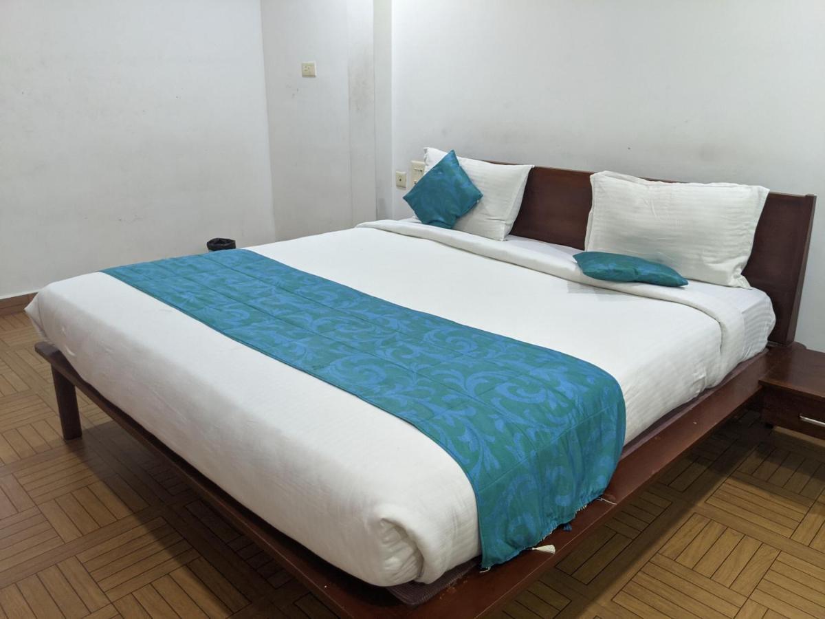 Malabar Plaza Inn Kochi Екстериор снимка